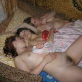 голые девки спят вместе